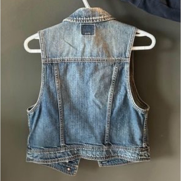 Jean denim vest. a bit shorter. American eagle size M - Picture 2 of 2